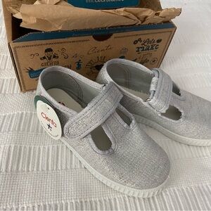 Cienta Silver Velcro T-Strap shoes